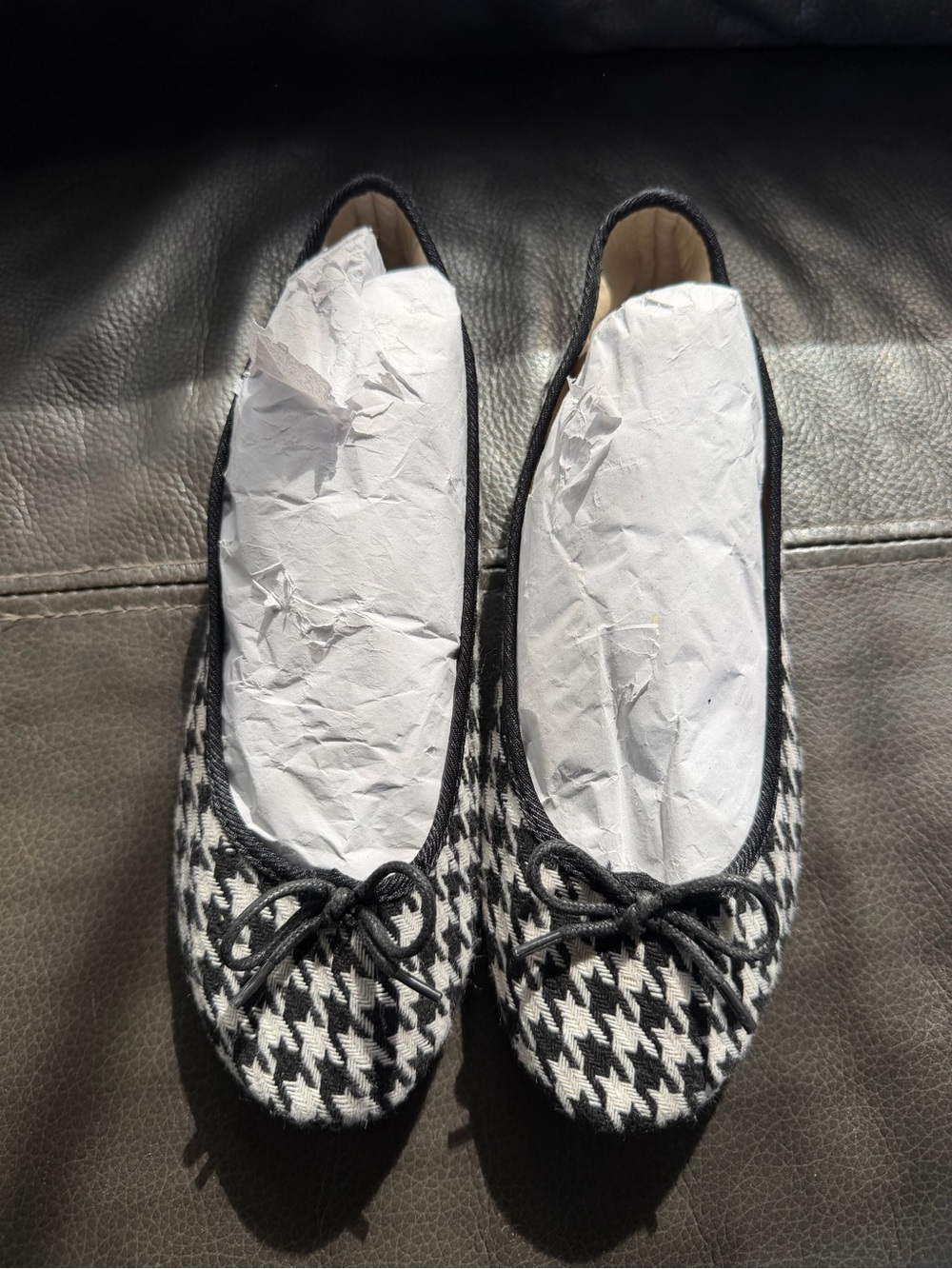 Lily Black & White Houndstooth Ballet Flats - Picture 1 of 8